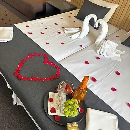 Adeti Hotell 2*