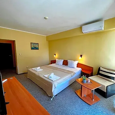 Adeti Hotell 2*