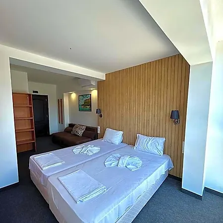 Adeti Hotell 2*