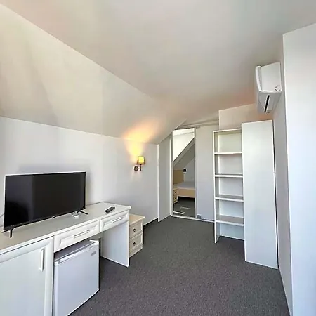 Adeti Hotell